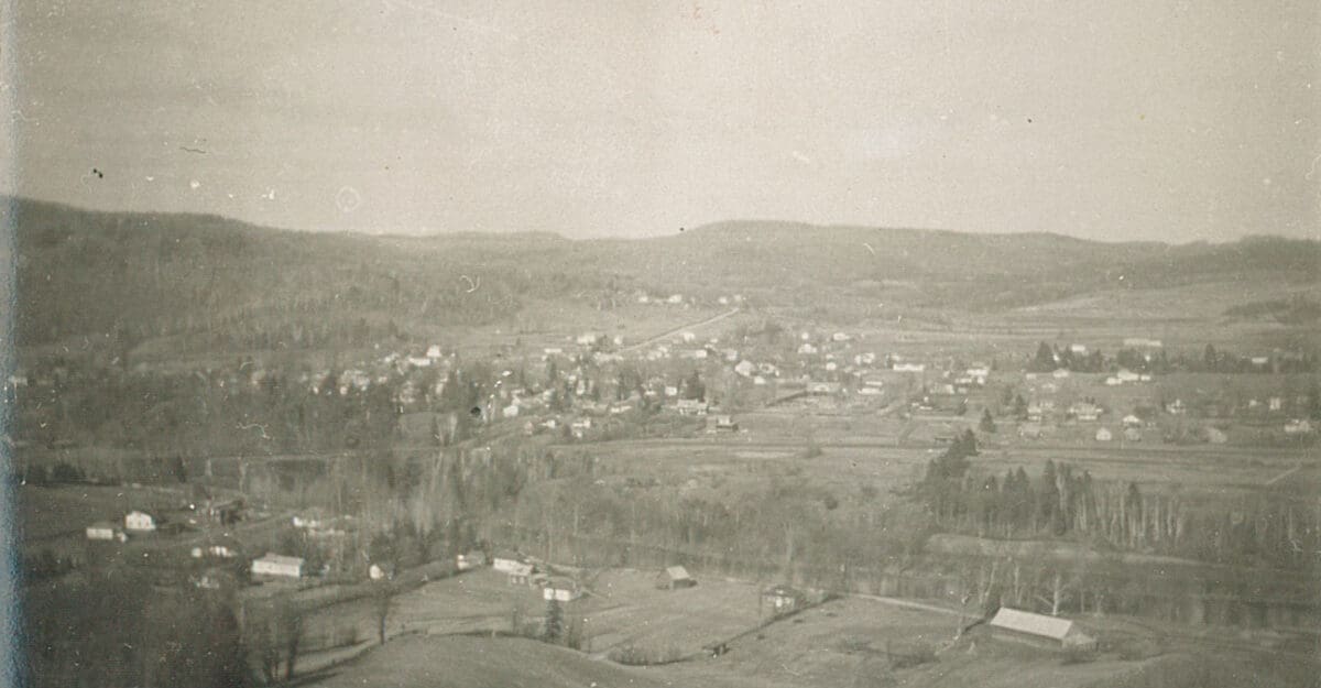 Vue du Vieux-Prévost et du Vieux-Shawbridge à partir du Big Hill en 1950 - Collection Famille Morin