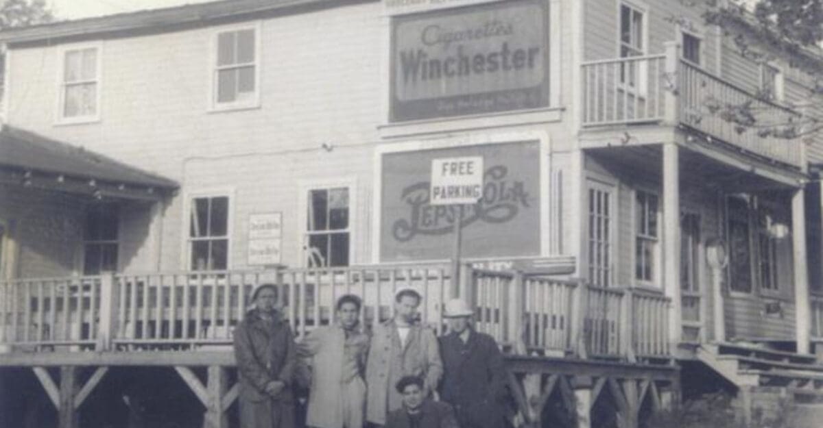 Devant le magasin général Bishinsky vers 1940 - Collection Canadian Jewish Heritage Network