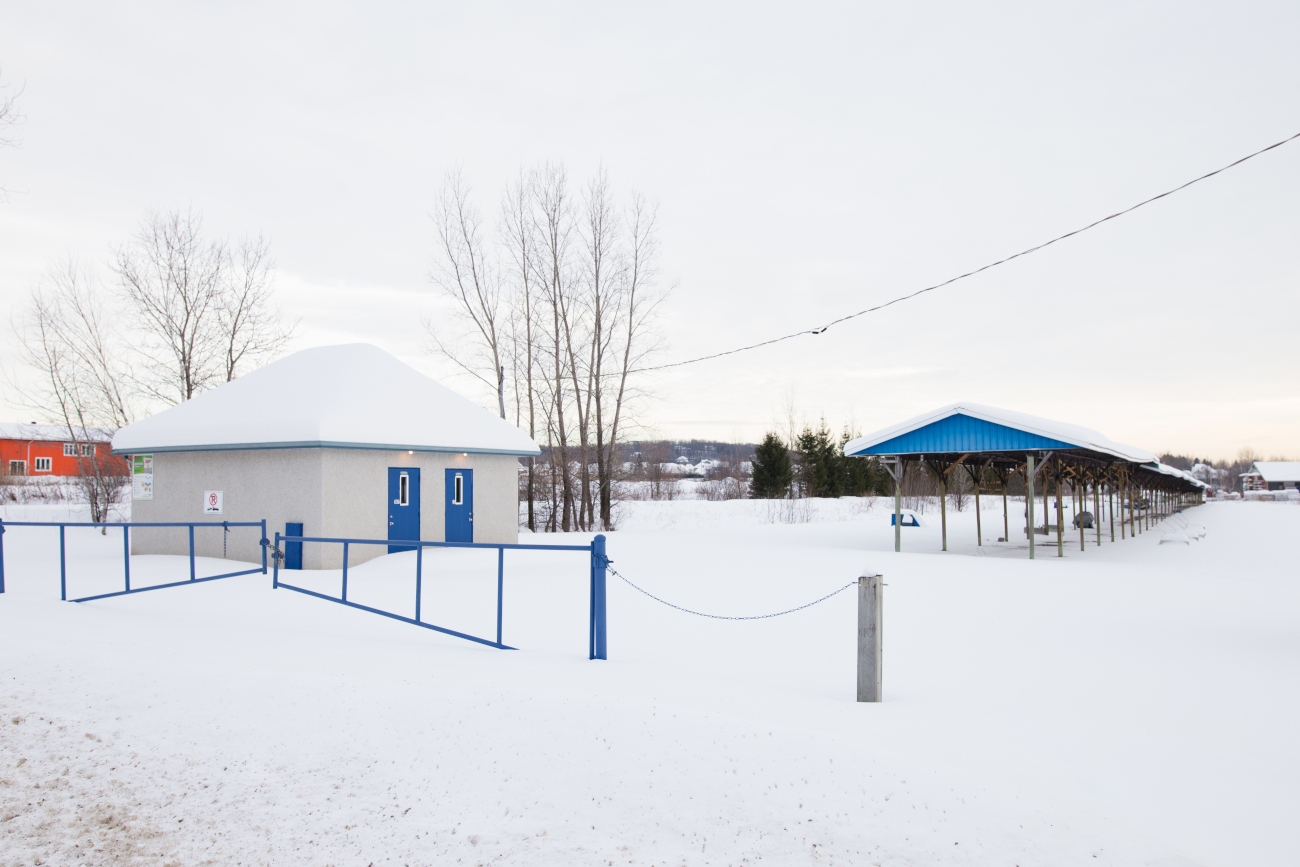 Emplacement de l'ancienne gare de Lesage et de l'actuel marché aux puces, à l'hiver 2018 - © Valérie Ballo