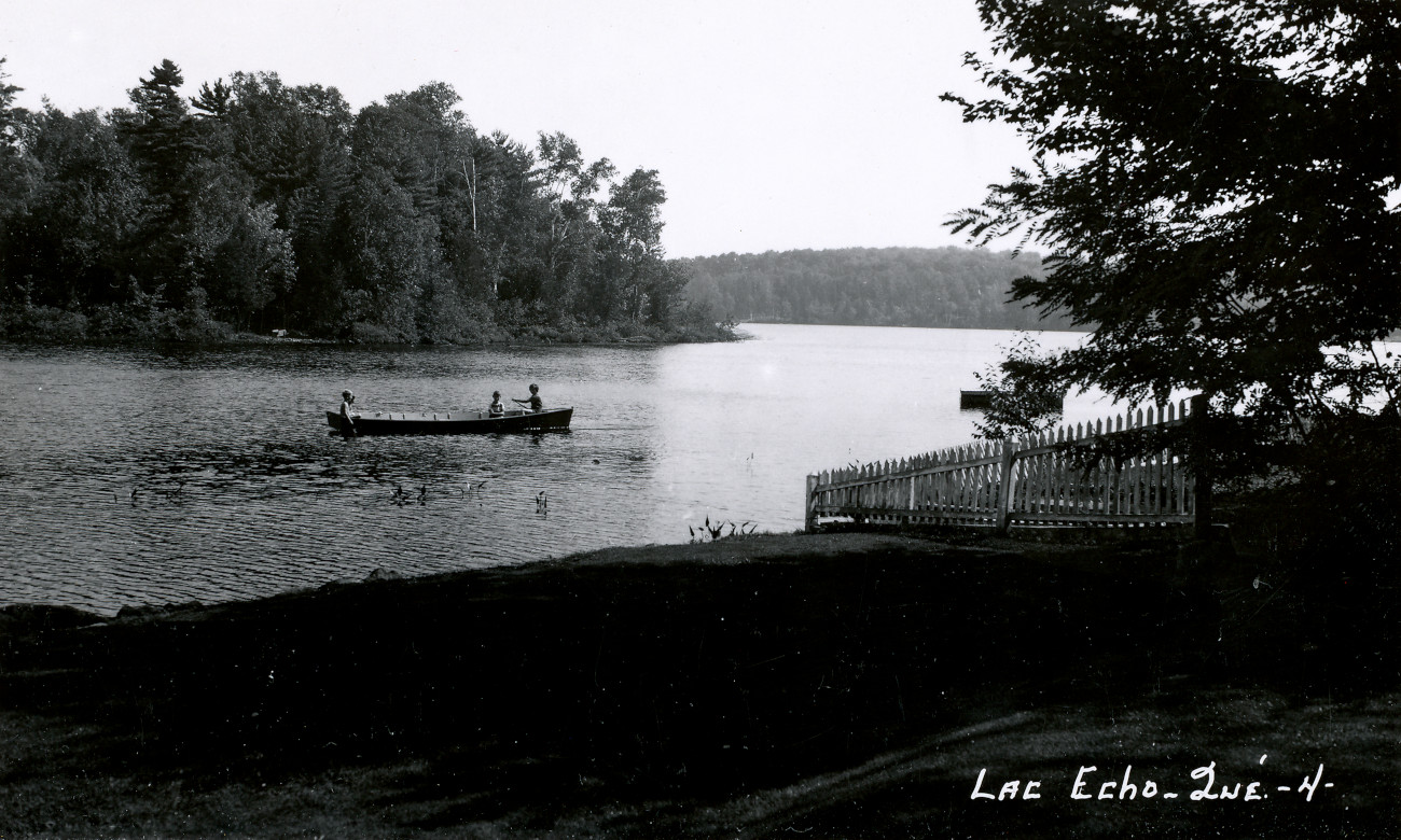 Lac Écho vers 1940, vu de ce qu'on connait aujourd'hui comme la rue Roi - Collection Guy Thibault - © Ludger Charpentier