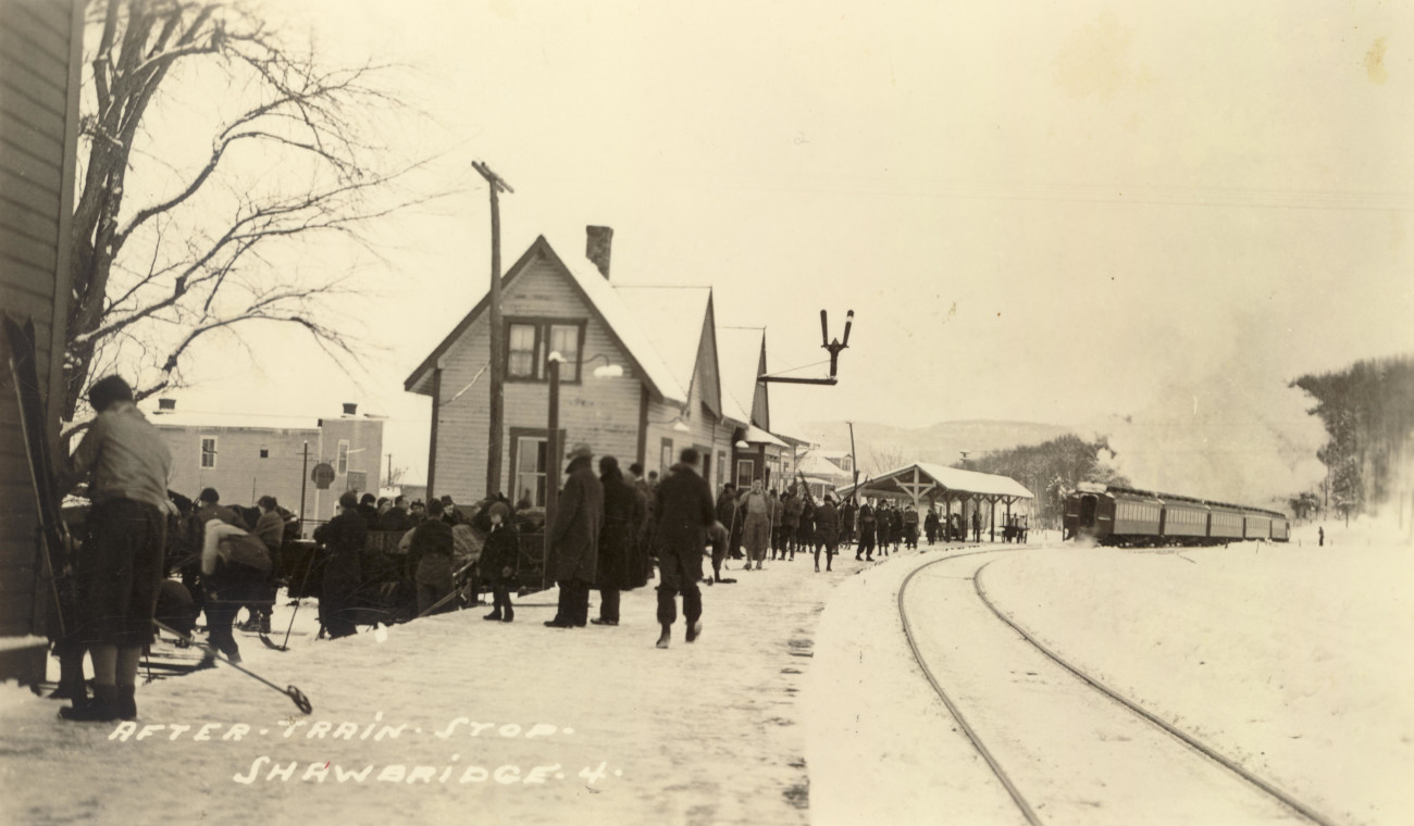 Arrivée des skieurs à la gare de Shawbridge vers 1935 - Collection Guy Thibault - © Ludger Charpentier