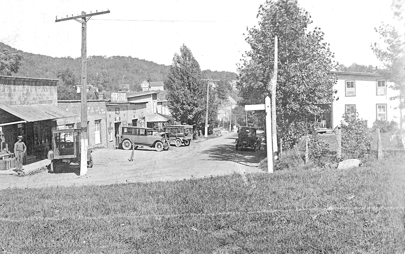 Route 11 (route nationale) et garage Morin entre 1935 et 1940 - Éditions GID