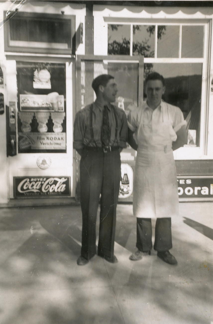 Devant le restaurant Charles Giroux vers 1943 - Collection Guy Thibault