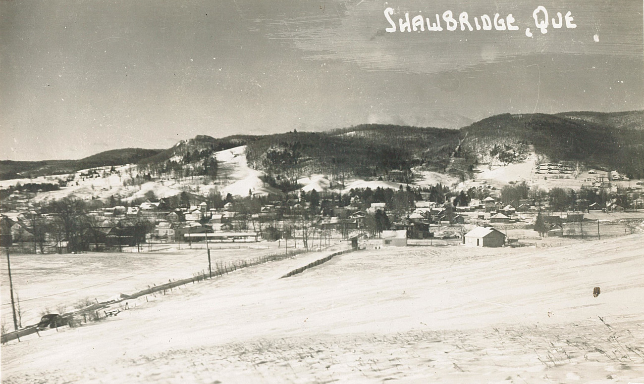 Village de Shawbridge et rue de la Station en hiver vers 1935. La Côte à Beaulieu est à droite. - Collection Guy Thibault