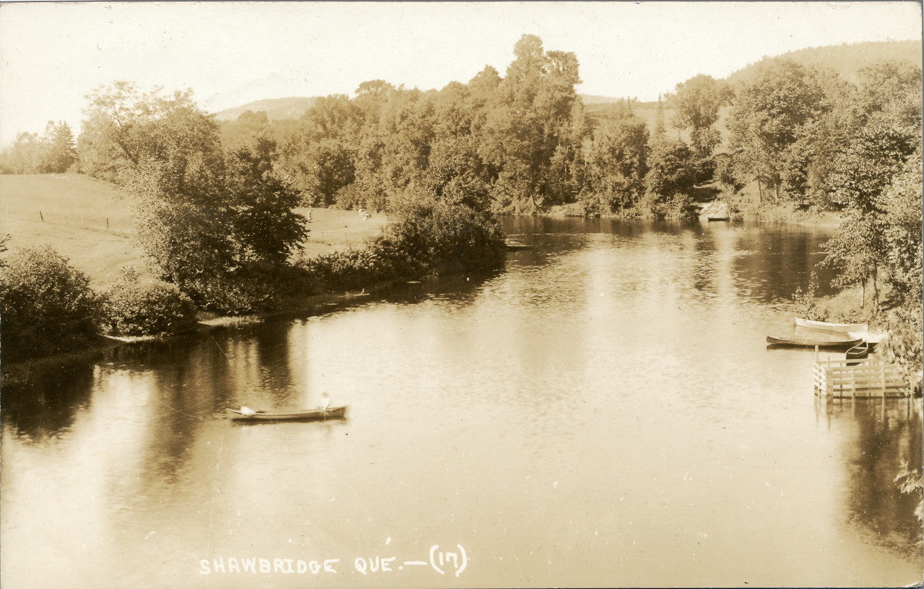 En canot sur la rivière du Nord vers 1932 - Collection Guy Thibault - © Ludger Charpentier