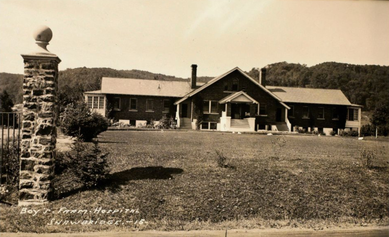 Hôpital du Boy's Farm vers 1943 - Collection de Bibliothèque et Archives nationales du Québec - © Ludger Charpentier