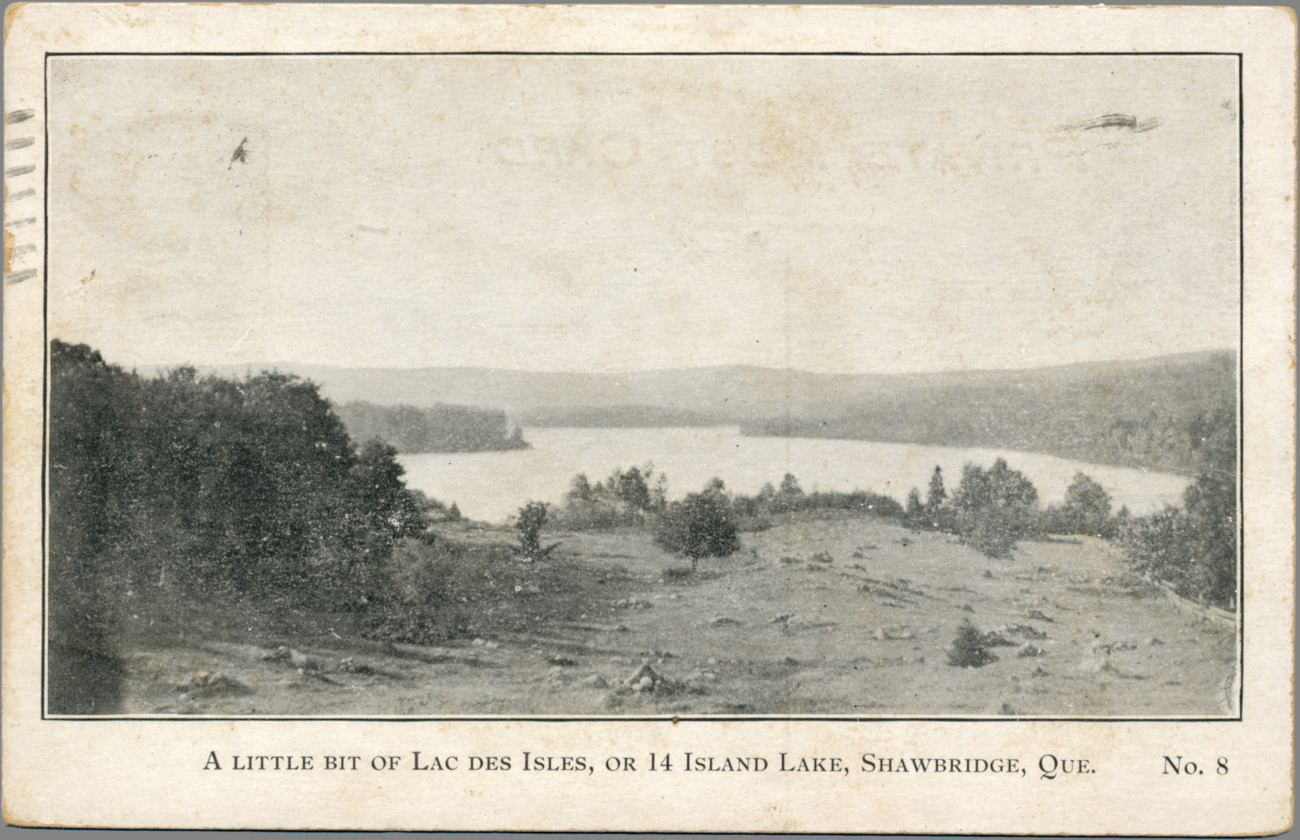 Lac Écho au loin vu du haut du chemin des 14 Îles vers 1940 - Collection Guy Thibault