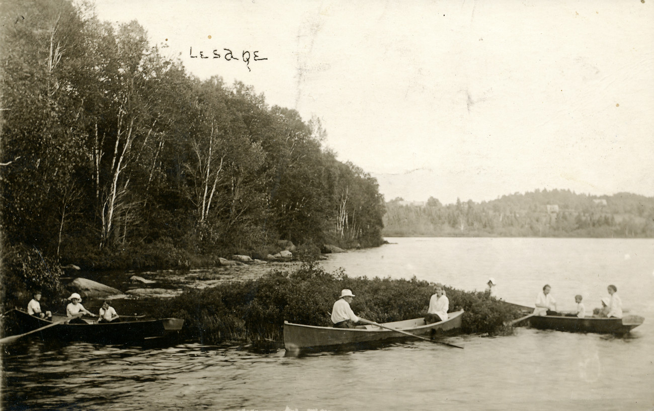 En chaloupe sur le lac Écho à Lesage - Collection Guy Thibault