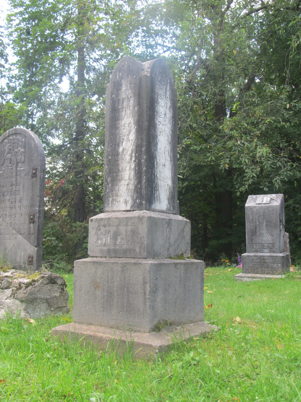 Monument de William Shaw et de Martha Maria Matthews au cimetière de l'église unie de Shawbridge en 2012 - Collection Ville de Prévost