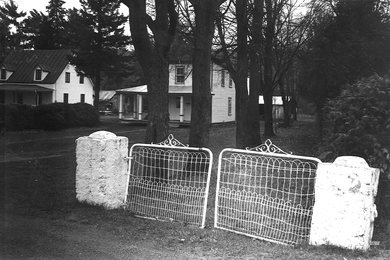 Ancien portail du cimetière - Collection de l'église Unie de Shawbridge