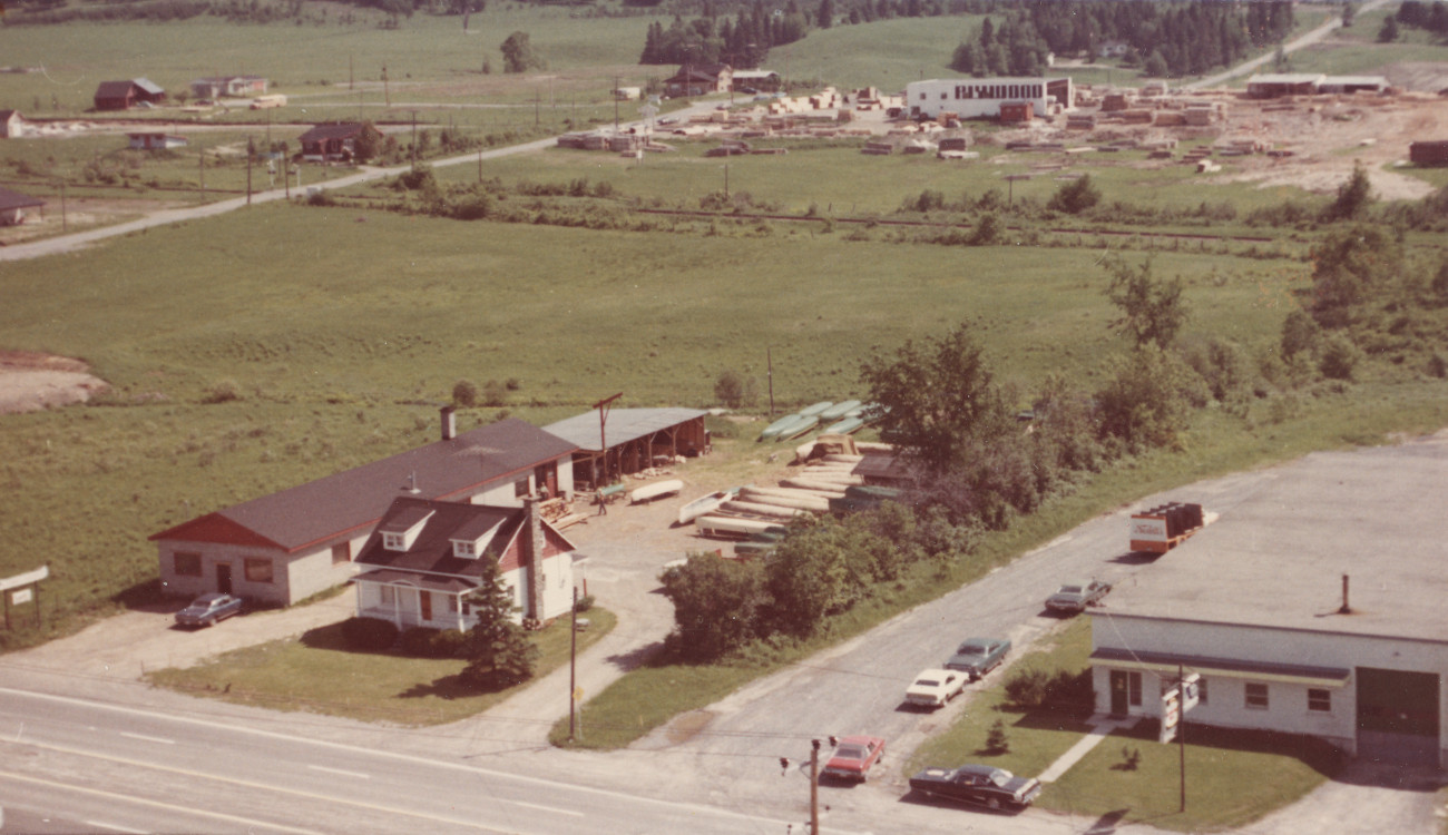 Vue aérienne des installations de Canots Nor-West avant les années 1970 - Courtoisie de Roger Gariépy