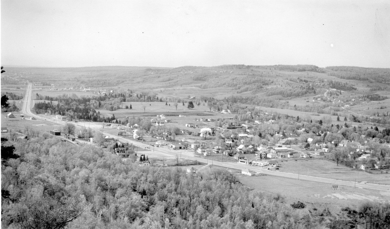 Vue générale de Shawbridge après 1947, à partir du mont Pleasant (actuelle réserve Alfred-Kelly) - Collection Sheldon Segal