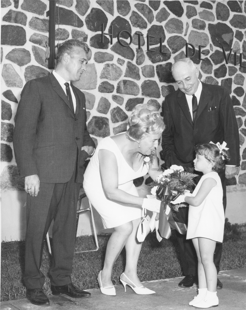 Inauguration de l'hôtel de ville en juillet 1966. À gauche, le maire Réjean Lesage - Collection Ville de Prévost