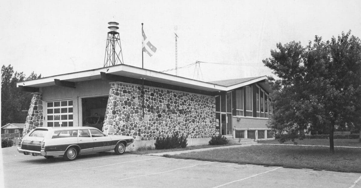 Hôtel de ville et caserne de pompiers de Prévost - Histoire et Archives Laurentides, Fonds L'Écho du Nord, P031,S02,SS02,D210,P04