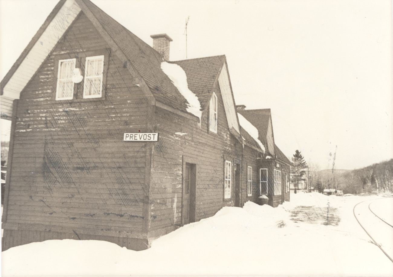 Gare de Prévost après son abandon - Histoire et Archives Laurentides, Fonds L'Écho du Nord, P031,S02,SS02,D210,P14