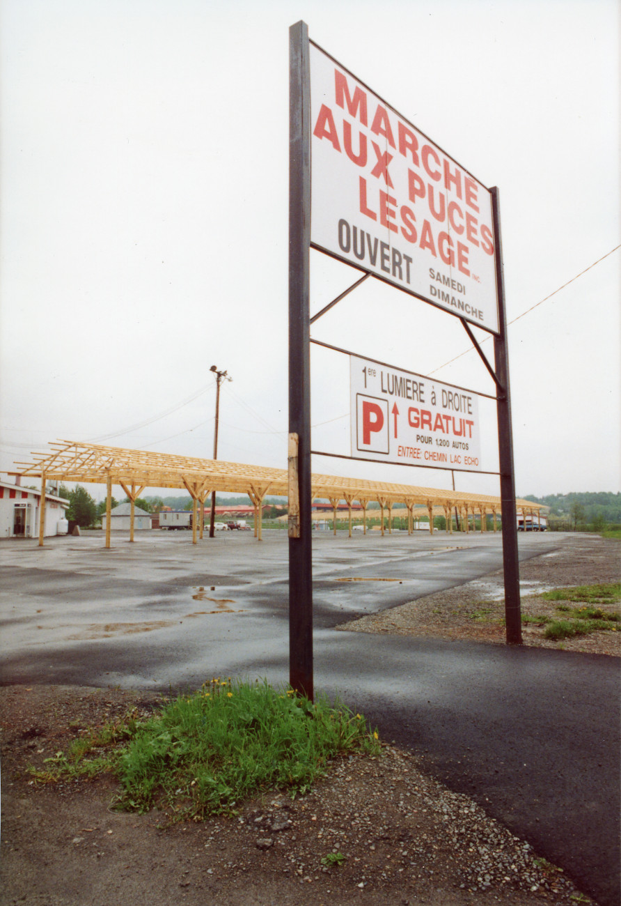 Affiche du marché aux puces - Histoire et Archives Laurentides, Fonds L'Écho du Nord, P031,S02,SS02,D210,P29