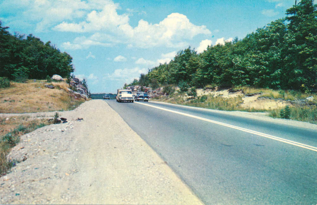 La route 11 à Shawbridge, vers 1955 - Collection Marc Gabriel Vallières - © Thatcher Winger Associates Ltd