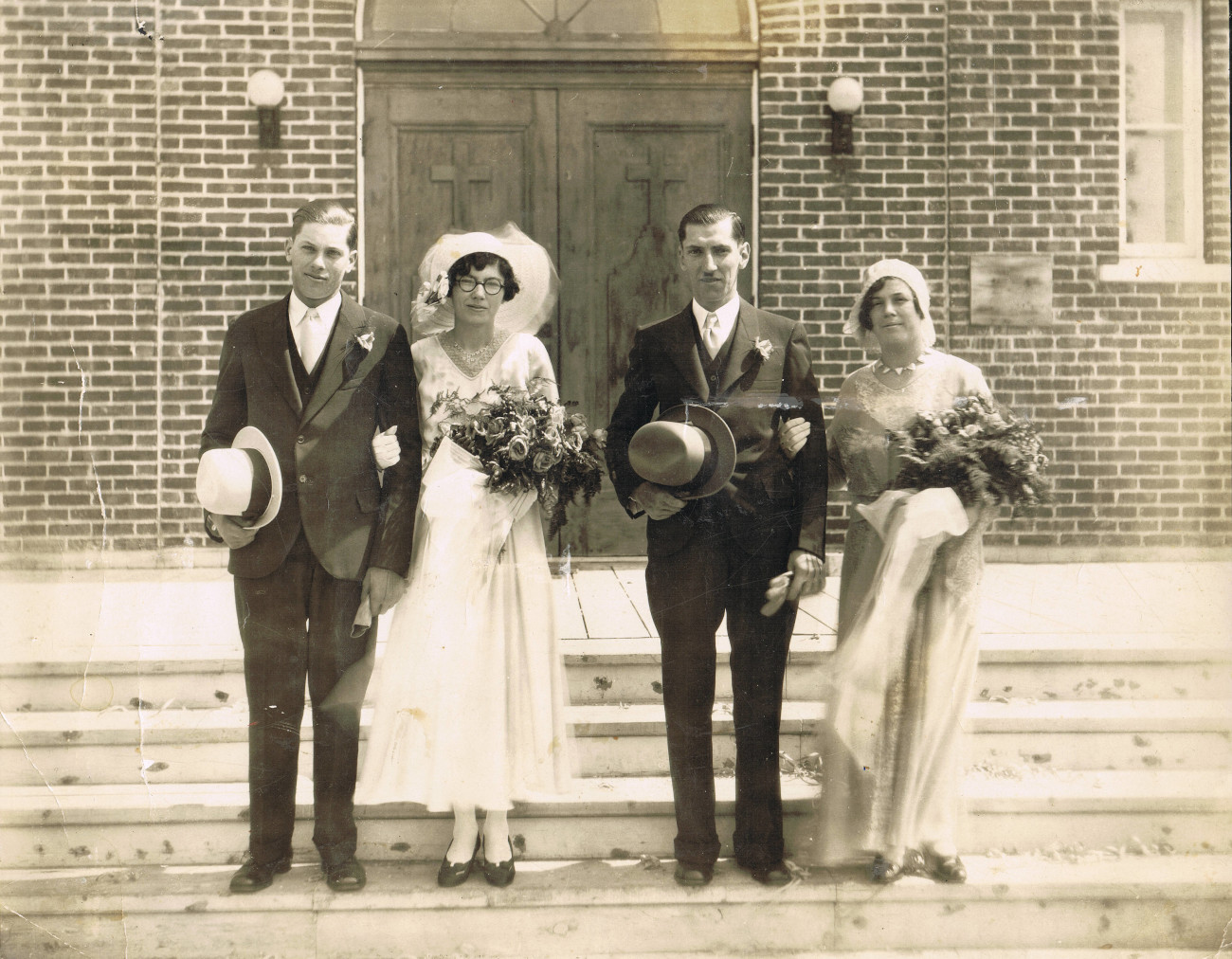 Mariages de Gustave Chapleau et de Gilberte Morin ainsi que de Victor Morin et deMarguerite Chapleau en 1931 à l'Église Saint-François-Xavier - Collection Marie Morin