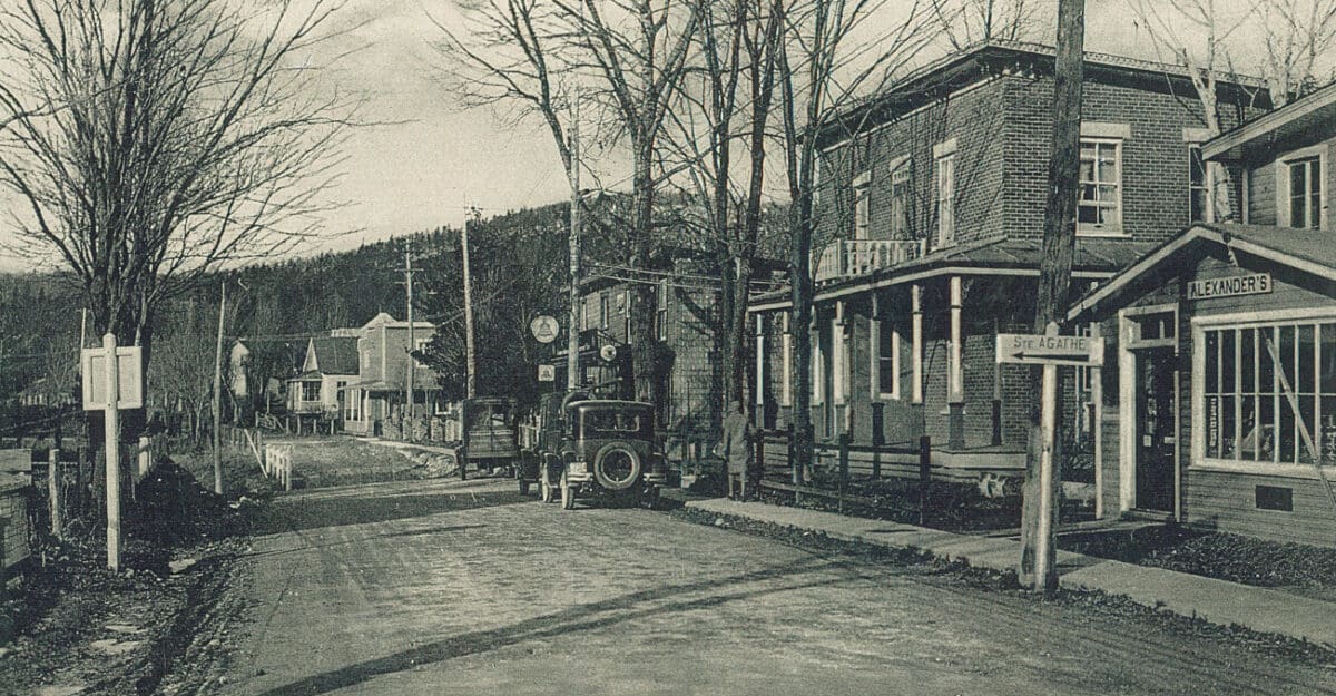 Route nationale vers 1926, près du magasin Alexander's - Collection Sheldon Segal