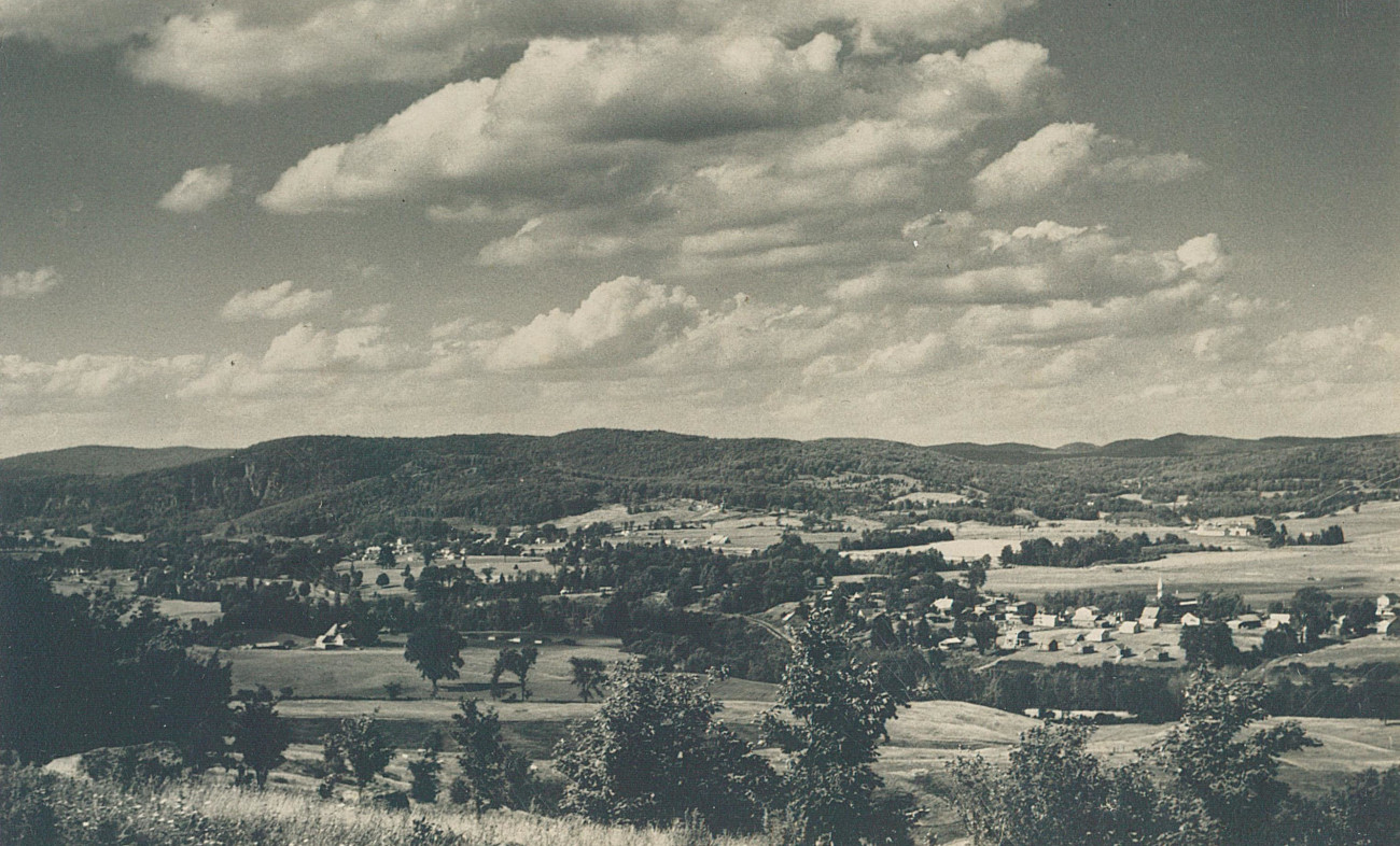 Vue à partir du Sommet Parent en 1944, Shawbridge à gauche et Lesage à droite - Collection Luc Parent - © Lucien Foisy