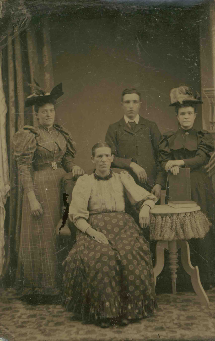 Aïeux non identifiés en 1900 ou avant - Collection Famille Brosseau